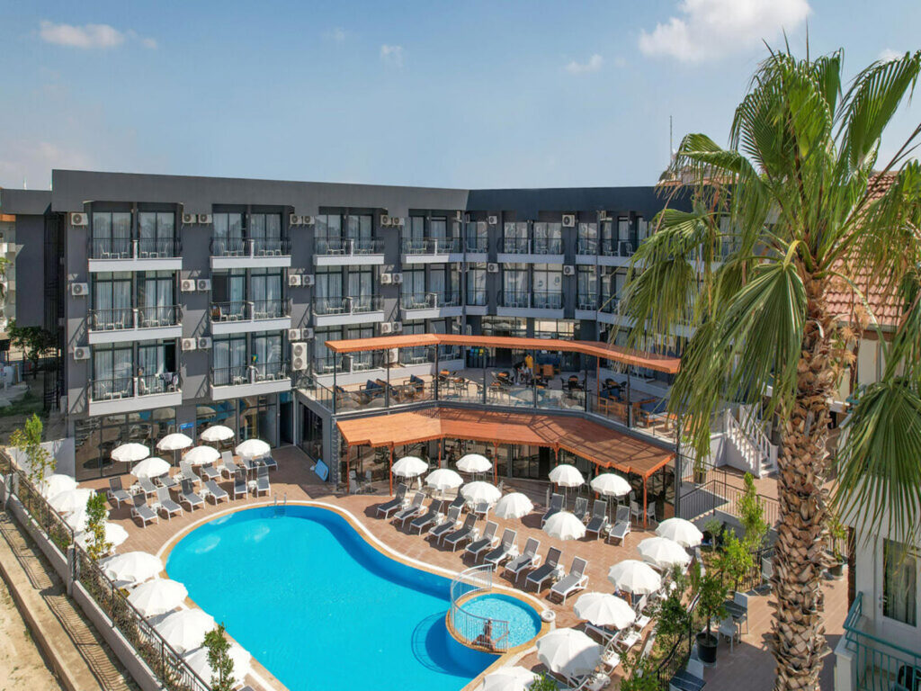 Clover Magic Park Side Hotel