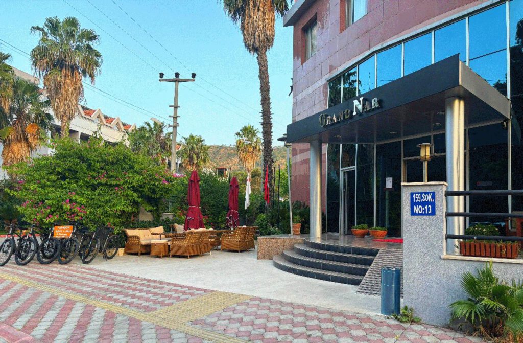 Grand Nar – ADULTS ONLY (16+)