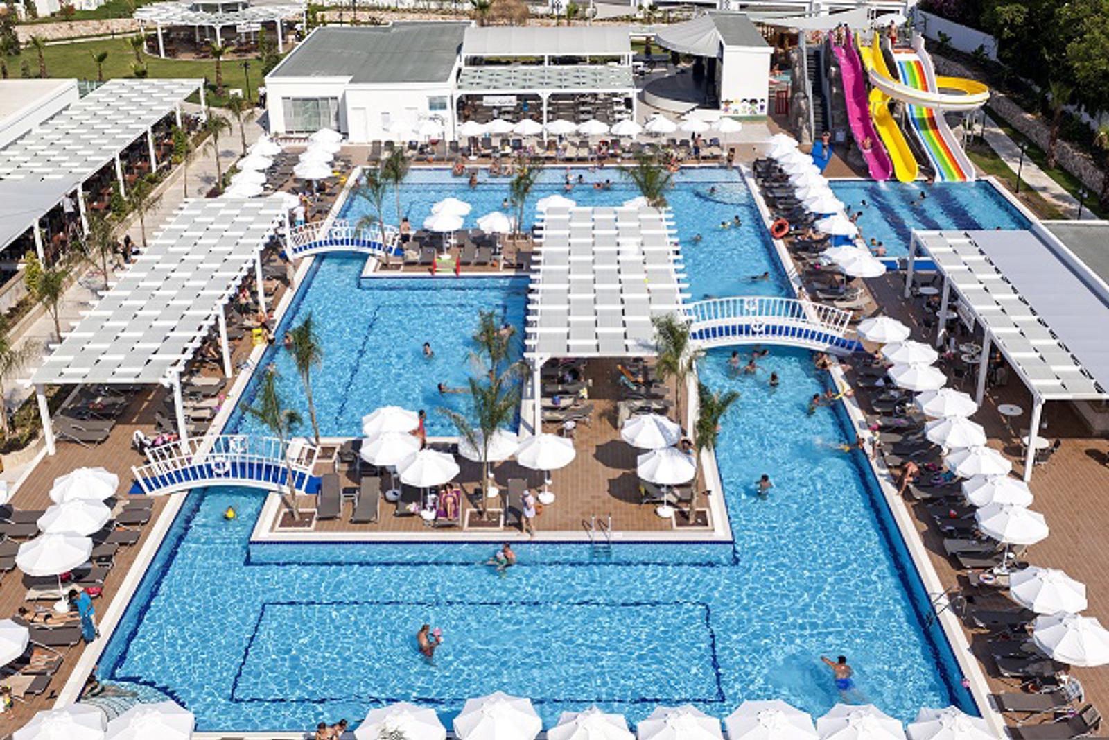 Karmir Resort & Spa
