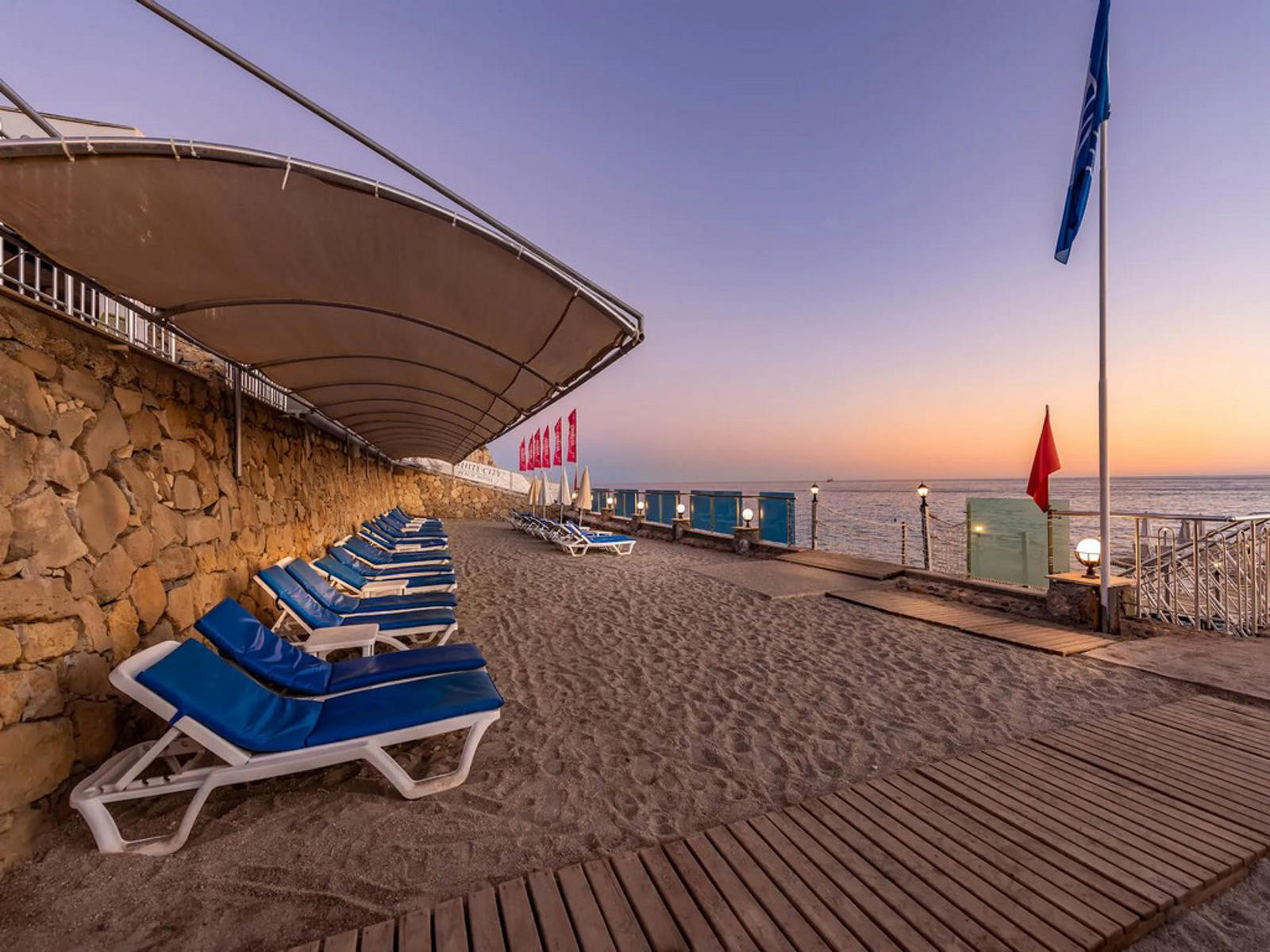 White City Beach Hotel